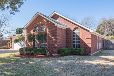 6425 Amundson Rd, North Richland Hills, TX 76182 - photo 3