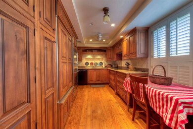 002_Kitchen
