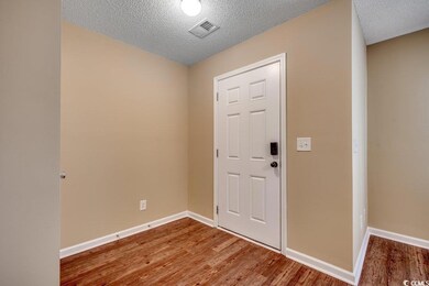 Entryway featuring visible vents, baseboards, a te