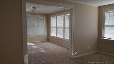 722 W Broadway St, Henryetta, OK 74437 - photo 7