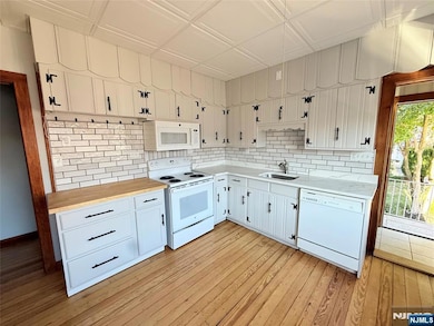 electric stove and dishwasher