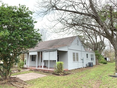 1209 Avenue G, Bay City, TX 77414 - photo 2