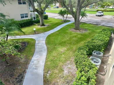 8 Vista Palm Ln unit 202, Vero Beach, FL 32962 - photo 3