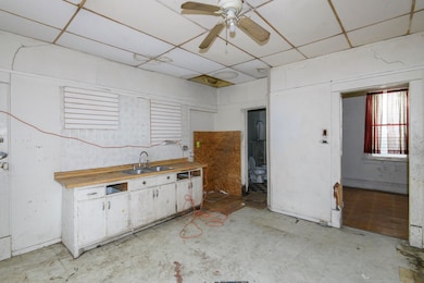 2601 S 8th-07