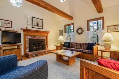 006-photo-living-room-6665820