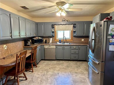 330 Willow Ave, Walnutport, PA 18088 - photo 4