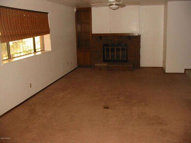 Livingroom W/ Fireplace