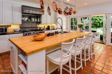 201 Queens Ln - MLS-6