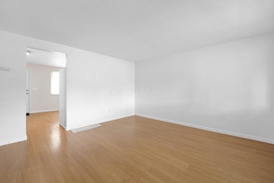 8-web-or-mls-2047-brookfield-rd