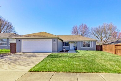 1369 Vista Dr, Central Point, OR 97502 - photo 2