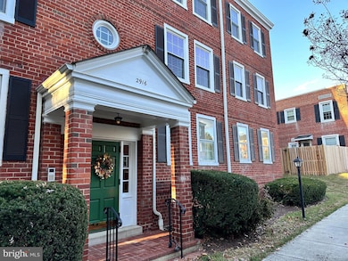 2916 S Buchanan St unit A2, Arlington, VA 22206 - photo 2