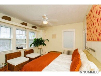 Bdrm in upstairs 2 bdrm apt