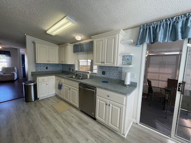 2406 Mulligan Dr unit 572, Lakeland, FL 33810 - photo 4