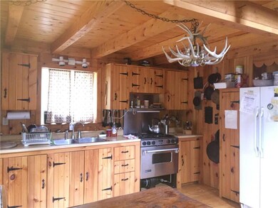 Kitchen with gas range, ridge,...
