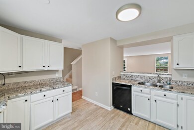 17004 Point Pleasant Ln, Dumfries, VA 22026 - photo 3