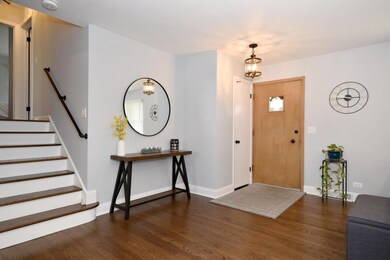 469 N Myrtle Ave, Elmhurst, IL 60126 - photo 3