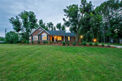 1161 Arrowstone Dr, Asheboro, NC 27205 - photo 2