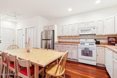 HUGE KITCHEN