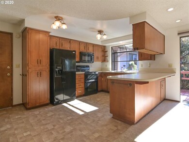 2182 Marlow Ln, Eugene, OR 97401 - photo 3