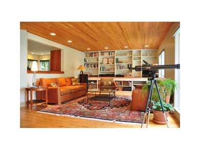 Den/Family/Great Room. Familyrm off...