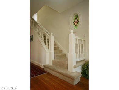 Foyer - Alternate view with quarter-turn staircase