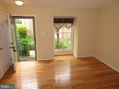 5042 9th St S, Arlington, VA 22204 - photo 3