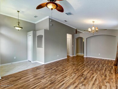 Living/Dining 2