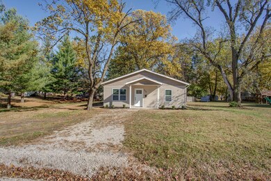 112 N Vine St, Freeburg, IL 62243 - photo 4