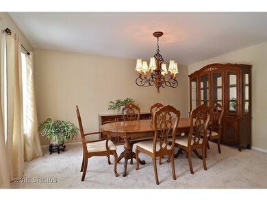 10164 Meadow Ln, Des Plaines, IL 60016 - photo 7