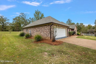 724 Forest Woods Dr, Byram, MS 39272 - photo 2