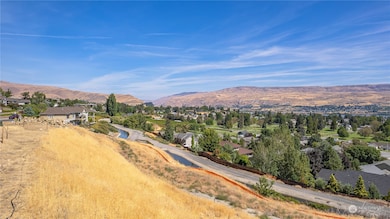 1861 Broadway Place, Wenatchee, WA 98801 - photo 5