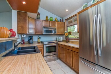 7) KITCHEN