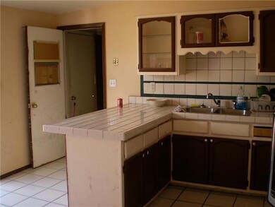 290 Yolanda Dr, El Paso, TX 79915 - photo 4