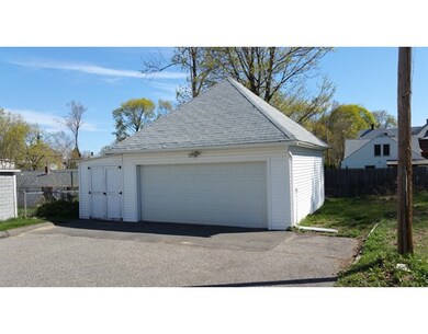 26 Sachem St, Chicopee, MA 01013 - photo 2