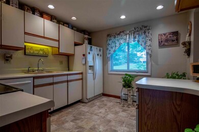 79 Pendleton Ln, Londonderry, NH 03053 - photo 5