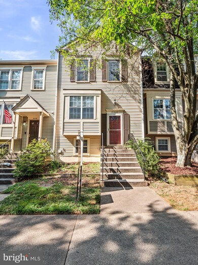 2308 Hunters Square Ct, Reston, VA 20191 - photo 2