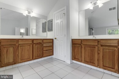 18592 Kerill Rd, Triangle, VA 22172 - photo 5