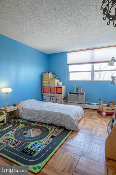 Radnor House unit 516, Bryn Mawr, PA 19010 - photo 3