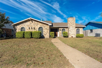 2913 Landershire Ln, Garland, TX 75044 - photo 2