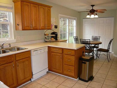Cafeteria/Kitchen. Fully equipped kitchen with ceramic floors and adjacent laundry behind folding doors