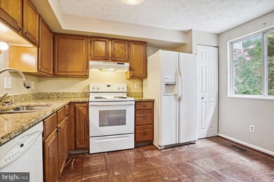 3645 Wharf Ln, Triangle, VA 22172 - photo 2