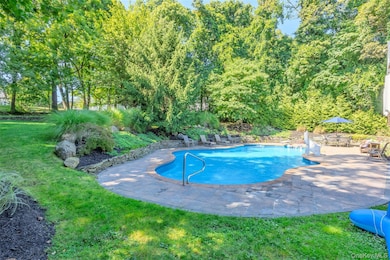 6 Edgewood Ave, Port Jefferson, NY 11777 - photo 4