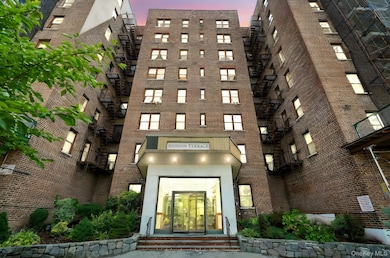 Hudson View unit 6M, Yonkers, NY 10701 - photo 2