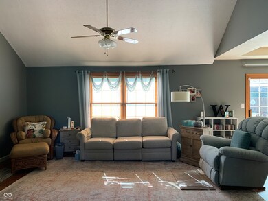 3207 Kensington Blvd, Columbus, IN 47203 - photo 5