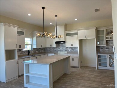 2917 Allen Dr, Edinburg, TX 78539 - photo 2