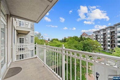 4 Constellation Place unit 308, Jersey City, NJ 07305 - photo 2