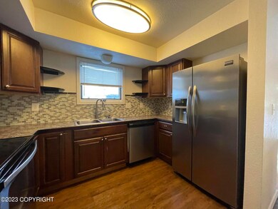 Side by side refrig/freezer