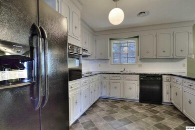 3209 Wilson St, Pigeon Forge, TN 37863 - photo 7