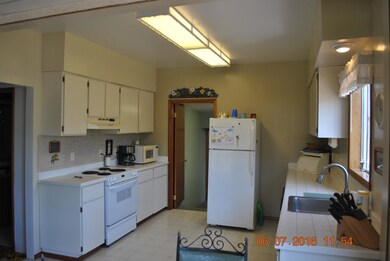 Kitchen (2)