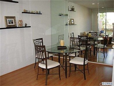 Dining Area w/mirror accent